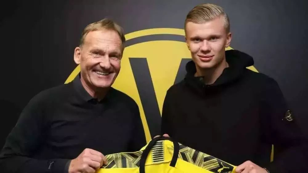 队友：梅西在场上场下都给我建议！跟他当队友是梦想成真！（队友：梅西场上场下都在指导我，与他同队堪称梦想成真）