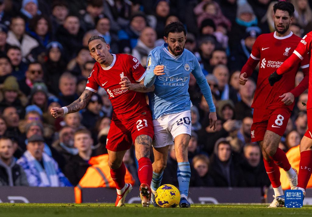 气温未降，“雪”先来了？杭州桐庐滑雪场“开板”，半个月后还有“夜滑”（气温不降雪先至：杭州桐庐滑雪场开板，半月后加开夜滑）